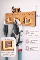 Věšák na vodítka se jménem