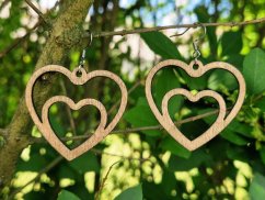 dřevěné náušnice srdce vzor 2