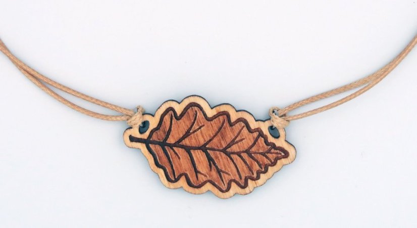 Dřevěný přívěsek dubový list