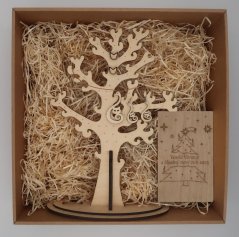 Strom na šperky nebo peníze v dárkové krabici