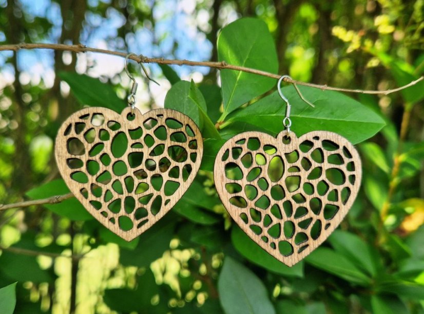 dřevěné náušnice srdce vzor 7