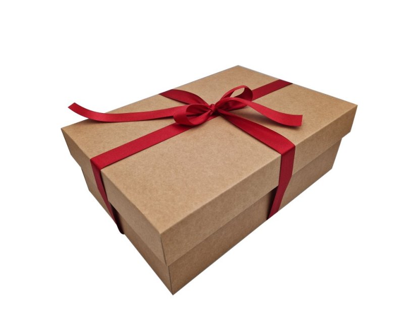 Dárková krabice s červenou saténovou stuhou