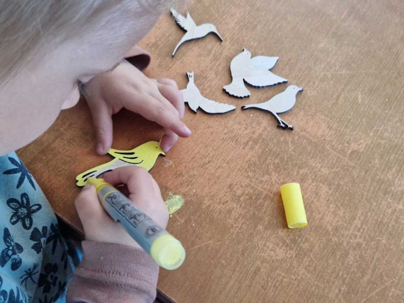 Dekorace k vymalování ptáčci - Motiv ptáčci: letící pták, Velikost: 120 mm