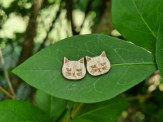 Dřevěné náušnice kočka