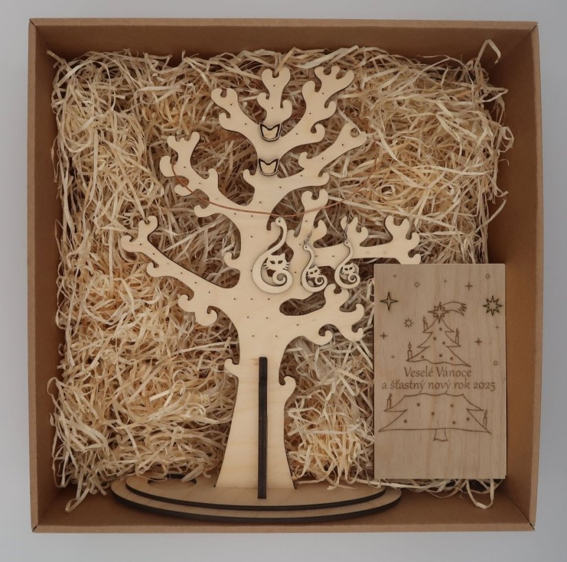 Strom na šperky nebo peníze v dárkové krabici