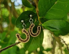 Dřevěné náušnice podkova