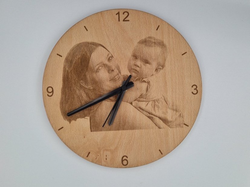 Hodiny s gravírovanou fotografií buková překližka