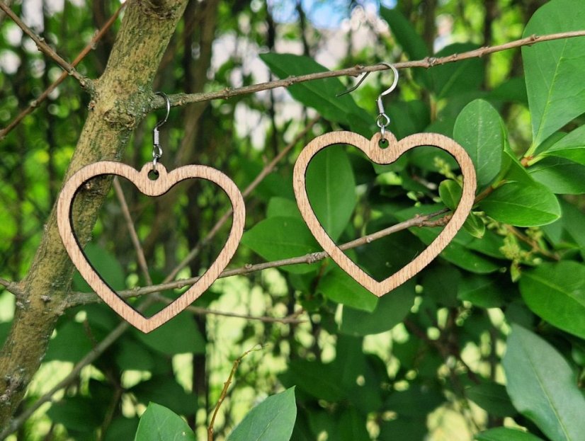 dřevěné náušnice srdce vzor 1