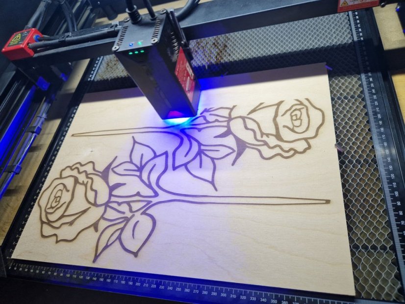 Dřevěná růže - Barva růže: tmavě modrá, Povrchová úprava: bez povrchové úpravy, Velikost: 280 mm