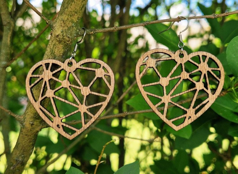 dřevěné náušnice srdce vzor 9