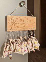 Dřevěný adventní kalendář