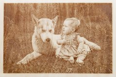 Gravírovaná fotka březová překližka pes a miminko