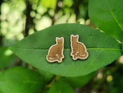 Dřevěné náušnice sedící kočka